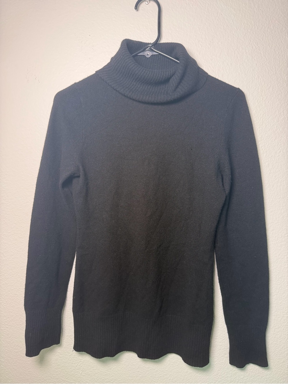 FLAWED J Crew Gustoso Black 100% Cashmere turtleneck sweater